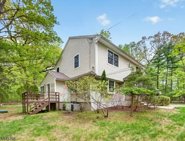 157 Grove St, Ramsey Boro, NJ 07446