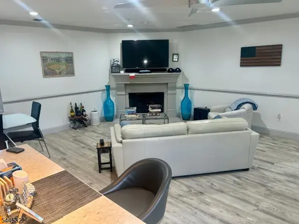 633 Valley Rd #A, Long Hill Twp., NJ 07933