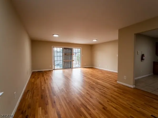 26-28 Mount Pleasant Ave, Newark City, NJ 07104