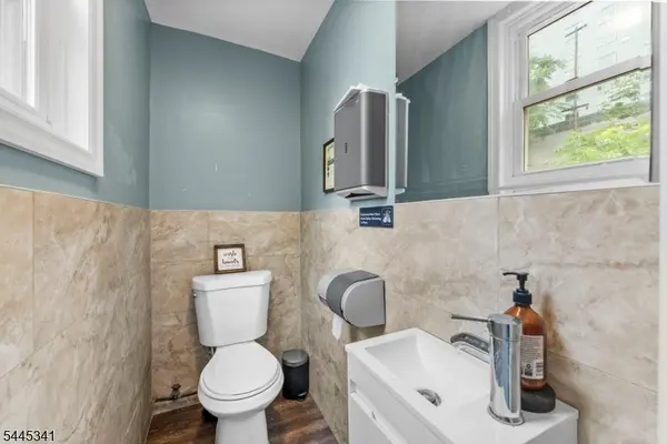 80 Mallory Ave, Jersey City, NJ 07304