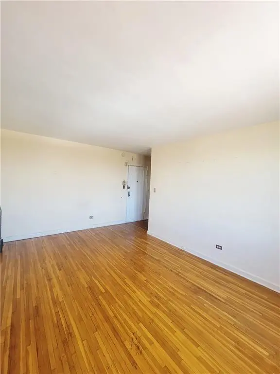 393 Avenue S #6G, Brooklyn, NY 11223
