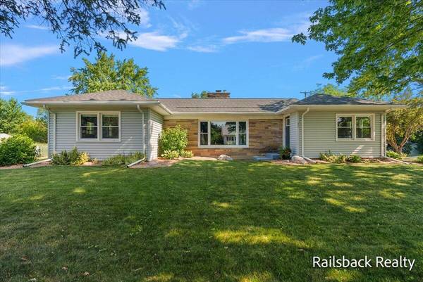 85 Orchard DR NW, Sparta Vllg, MI 49345