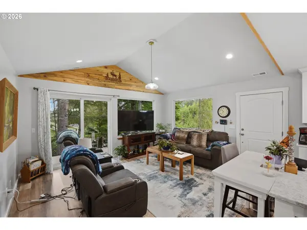 2256 TIMBERLINE DR, Coos Bay, OR 97420