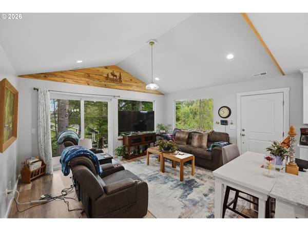 2256 TIMBERLINE DR, Coos Bay, OR 97420