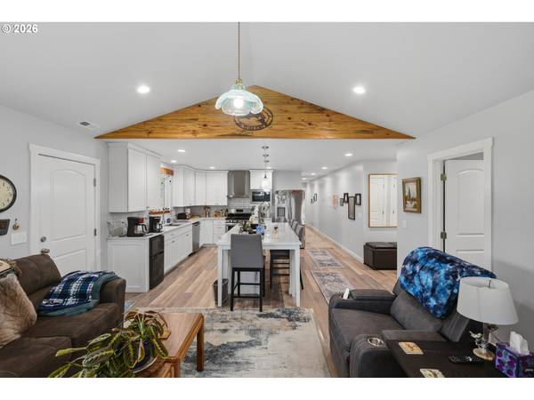 2256 TIMBERLINE DR, Coos Bay, OR 97420