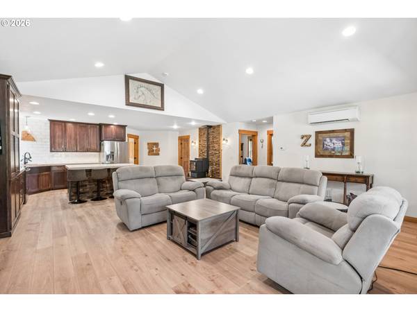4500 HART RD, Dallas, OR 97338