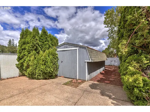 1217 WILLAGILLESPIE RD, Eugene, OR 97401