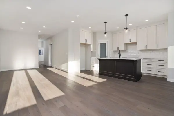 6322 26 AVE, Camrose, AB T4V5J6