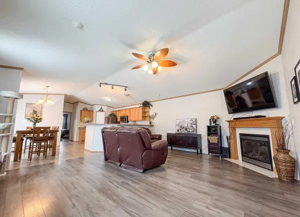 9009 90 Avenue, Grande Prairie, AB T8X 0C4