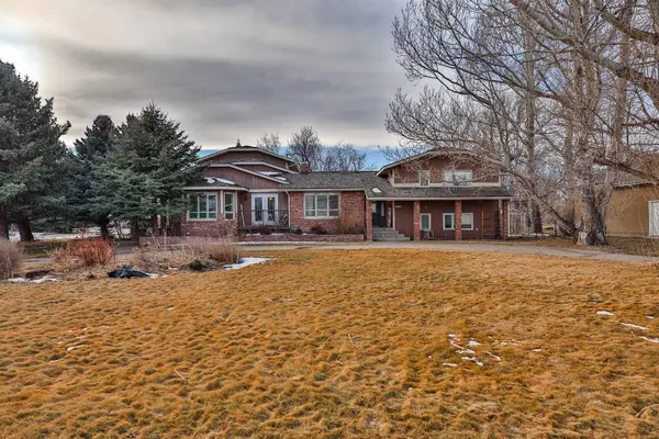 182 S 3 Street E, Magrath, AB T0K 1J0