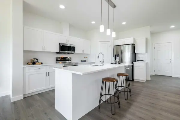 300 Edgefield Close, Strathmore, AB T1P 2H9