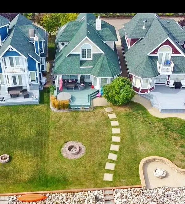 308 Marina Bay PL, Sylvan Lake, AB T4S 1E9