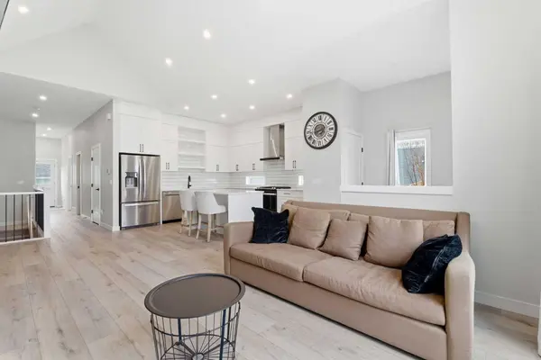 56 Iris CRES, Okotoks, AB T1S 5V6