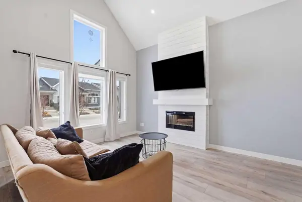 56 Iris CRES, Okotoks, AB T1S 5V6