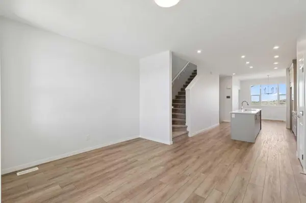 74 Lucas Heath NW, Calgary, AB T3P 2Y2