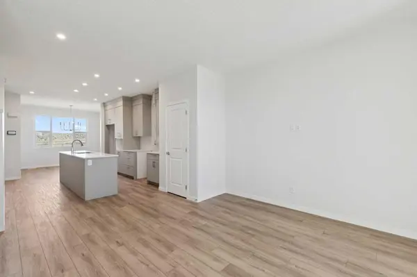 74 Lucas Heath NW, Calgary, AB T3P 2Y2