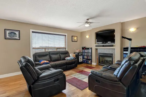 8633 102 AVE, Grande Prairie, AB T8X 0B5