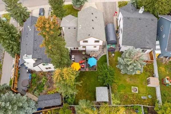 270 Lady MacDonald DR, Canmore, AB T1W1H8