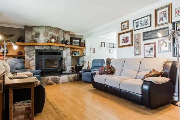 9915 101 AVE, Clairmont, AB T8X 5A5