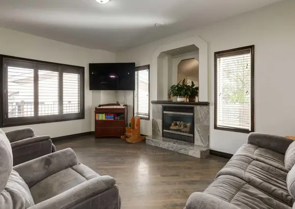244 Stonegate Close NW, Airdrie, AB T4B 2V3