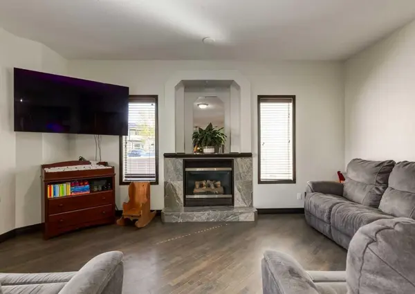 244 Stonegate Close NW, Airdrie, AB T4B 2V3