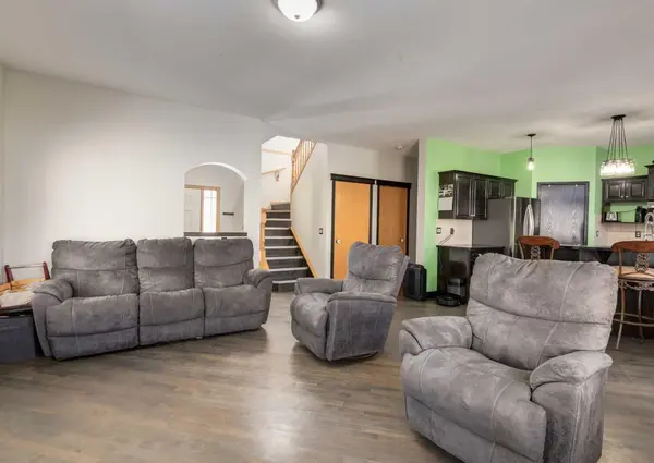 244 Stonegate Close NW, Airdrie, AB T4B 2V3