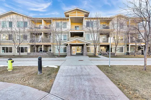 4 Kingsland Close SE #2215, Airdrie, AB T4A 0J3