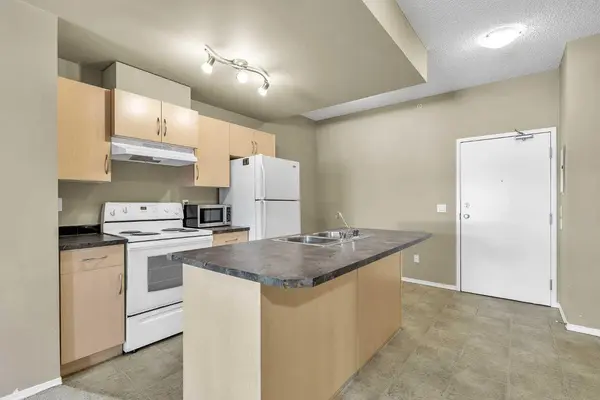 73 Erin Woods CT SE #1103, Calgary, AB T2B 3V2