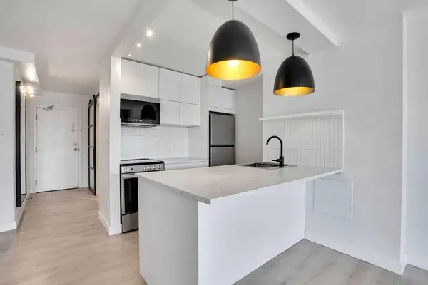 221 6 AVE SE #2205, Calgary, AB T2G4Z9