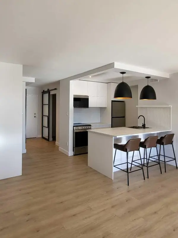 221 6 AVE SE #2205, Calgary, AB T2G4Z9