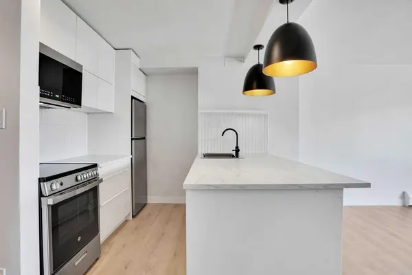 221 6 AVE SE #2205, Calgary, AB T2G4Z9