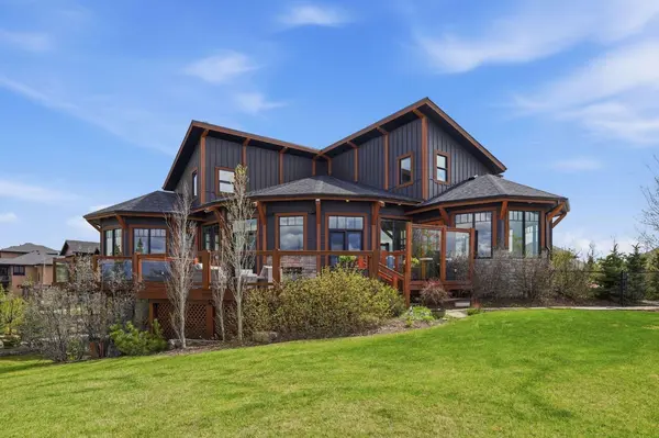 648 Montclair PL, Cochrane Lake, AB T4C 0A9