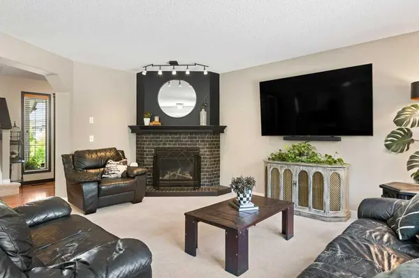 15 Valley Stream CIR NW, Calgary, AB T3B 5V9