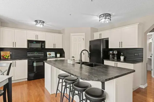 15 Valley Stream CIR NW, Calgary, AB T3B 5V9