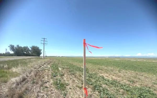 4;27;12;1;SE Highway #2, Claresholm, AB T0l 0T0