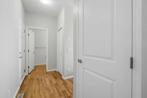 1456 Livingston WAY NE, Calgary, AB T3P 0Z4
