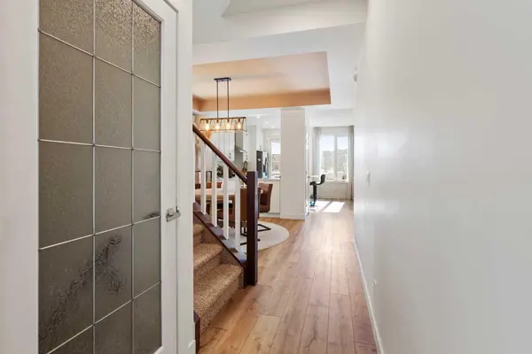 18 Windcreek TER, Airdrie, AB T4B 0Y4