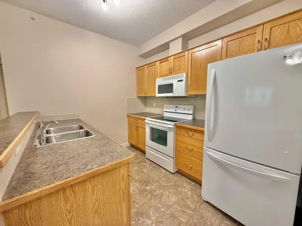109 Seabolt DR #305, Hinton, AB T7V1K2