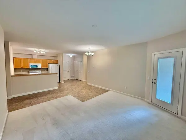 109 Seabolt DR #305, Hinton, AB T7V1K2