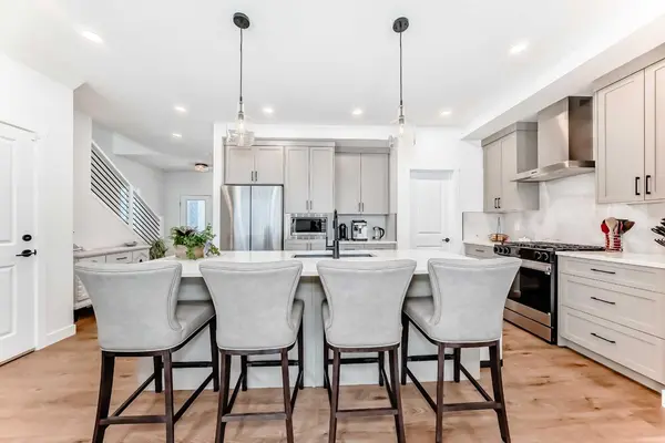 32 Sugarsnap WAY SE, Calgary, AB T3S 0K4