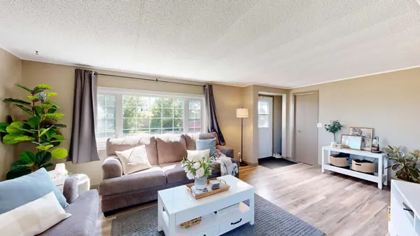 222 Berry Street, Halkirk, AB T0C 1M0