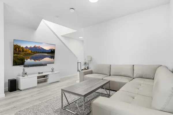 44 Amblefield AVE NW, Calgary, AB T3P2C1