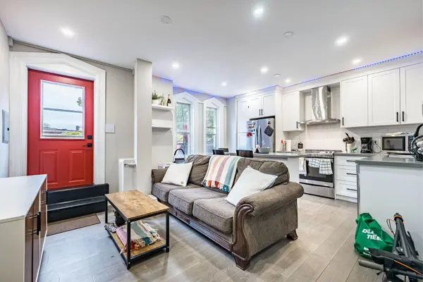 294 Gerrard ST E, Toronto C08, ON M5A 2G4