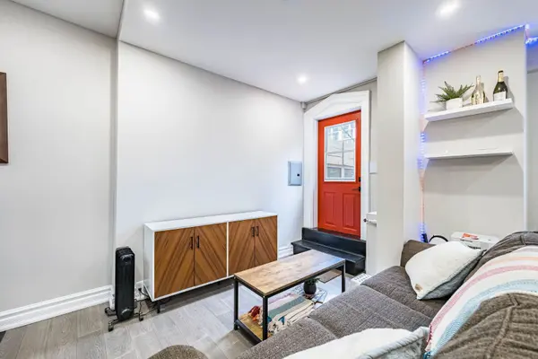 294 Gerrard ST E, Toronto C08, ON M5A 2G4