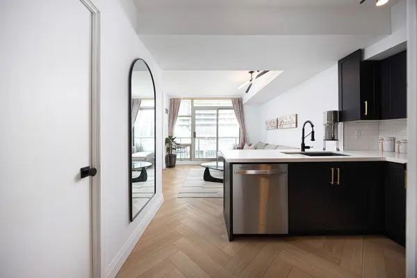 10 Navy Wharf CT #1705, Toronto C01, ON M5V 3V2