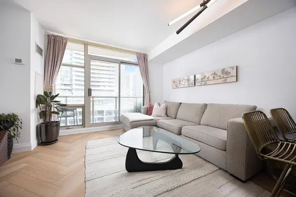 10 Navy Wharf CT #1705, Toronto C01, ON M5V 3V2