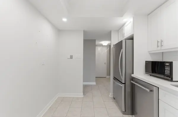 10 Dean Park RD #719, Toronto E11, ON M1B 3G8