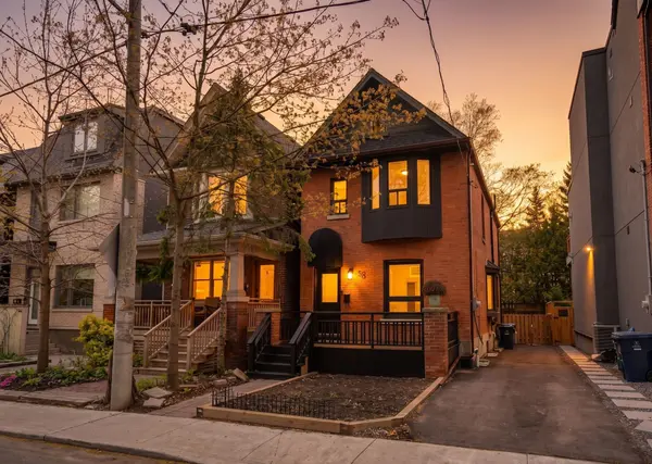 58 Winnifred AVE,  Toronto E01,  ON M4M 2X3