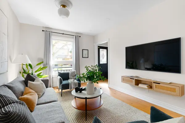 58 Winnifred AVE, Toronto E01, ON M4M 2X3