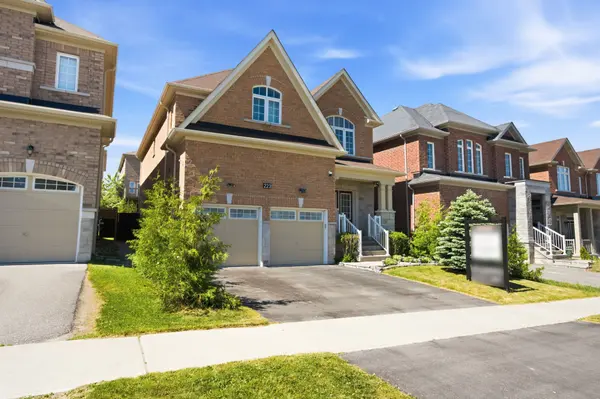 223 Lyle DR, Clarington, ON L1C 0V6
